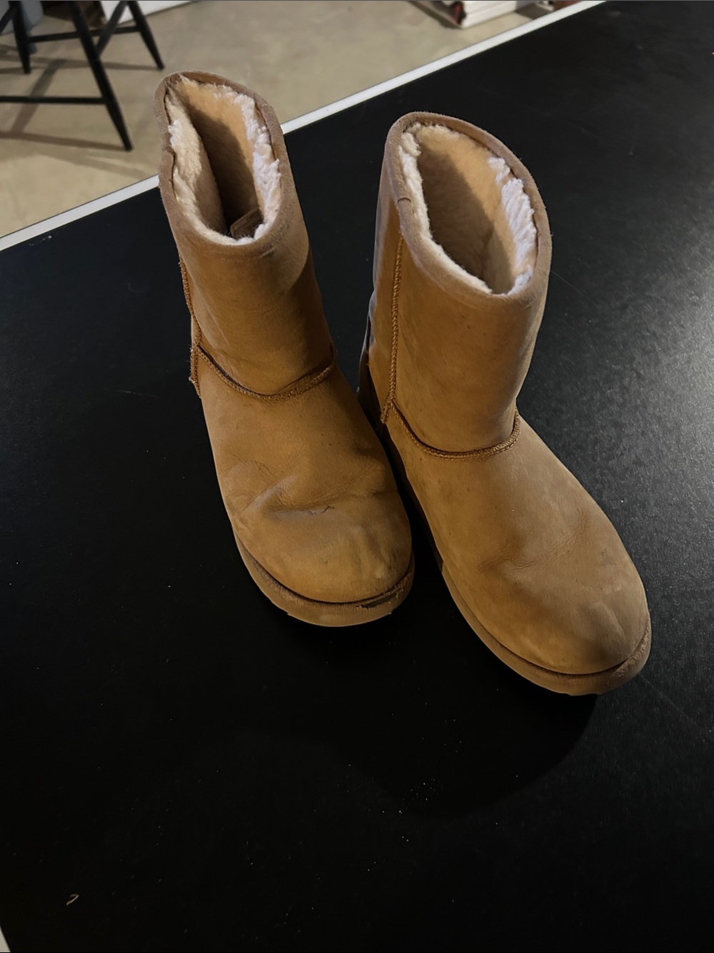 Ugg Boots girls size 5.  Classic Women's Shearling Lined Winter Boots - Chestnut
